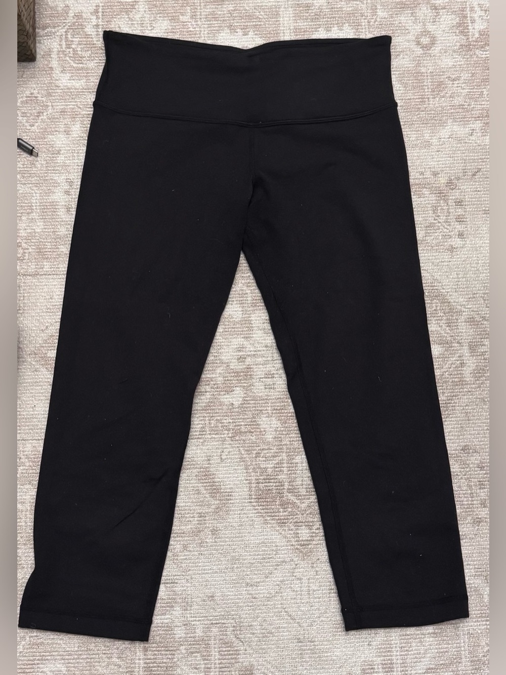 lululemon black cropped leggings, size 6